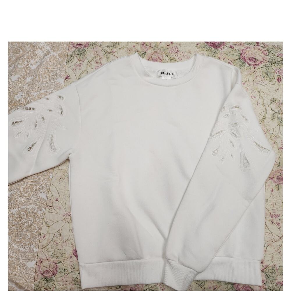 Bailey, white oversized sweatshirt with decorative cutouts in sleeves, size XS